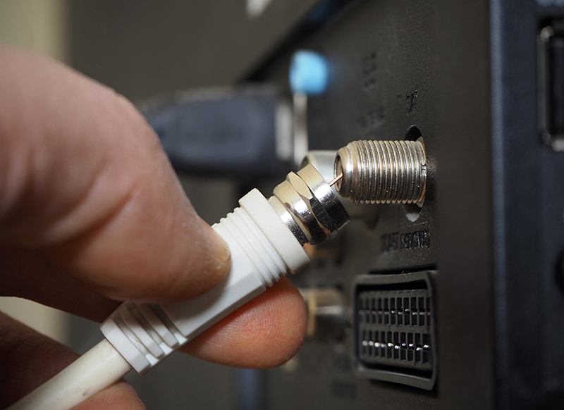 分配器・分岐器・分波器の違いは？ケーブルテレビ信号の分割に使われる機器の役割と種類を解説